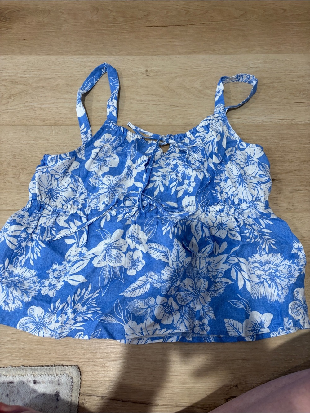 C&C California Blue & White Floral Linen Tank size large nwt